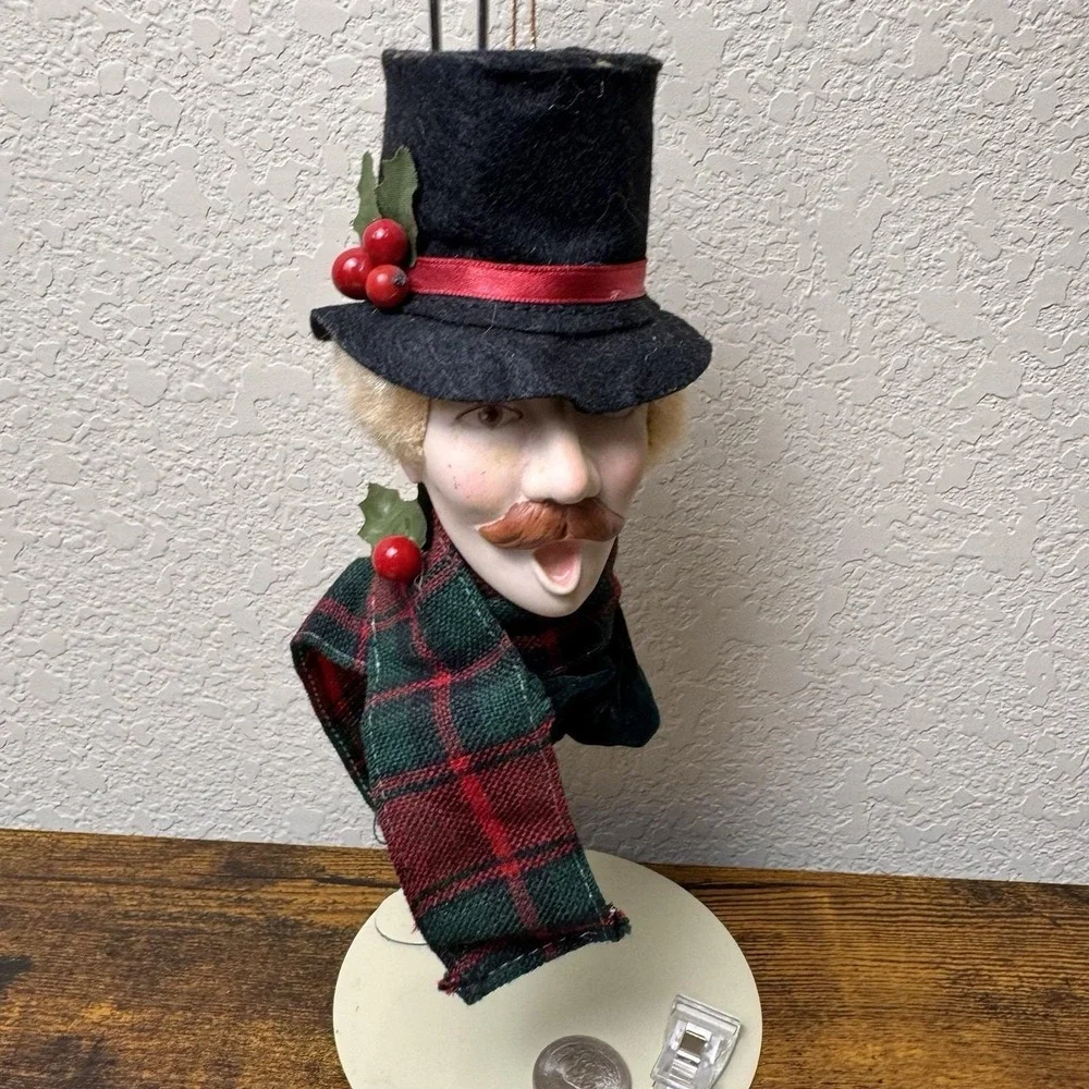 Vintage‎ Victorian Caroler Head Christmas Ornament Top Hat Plaid Scarf Singing